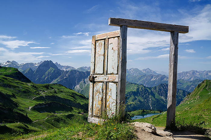 26 amazing doors German Alps